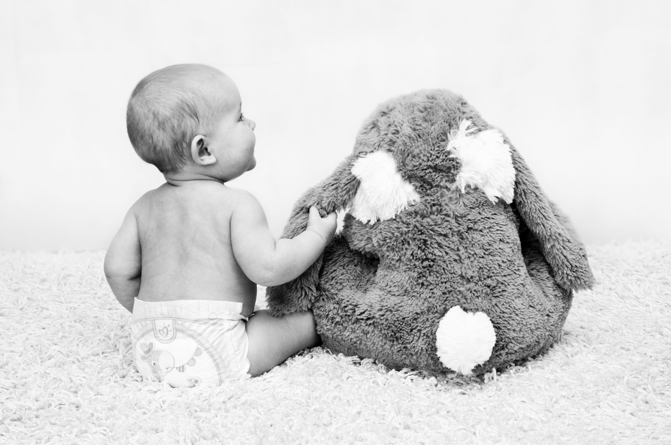 Baby mit Hase